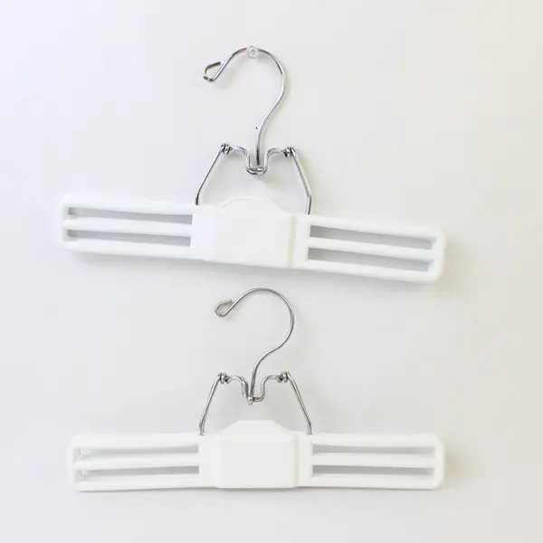 Lot of 5 Tamor Blue and White Plastic Clamp Hangers Skirts & Pants