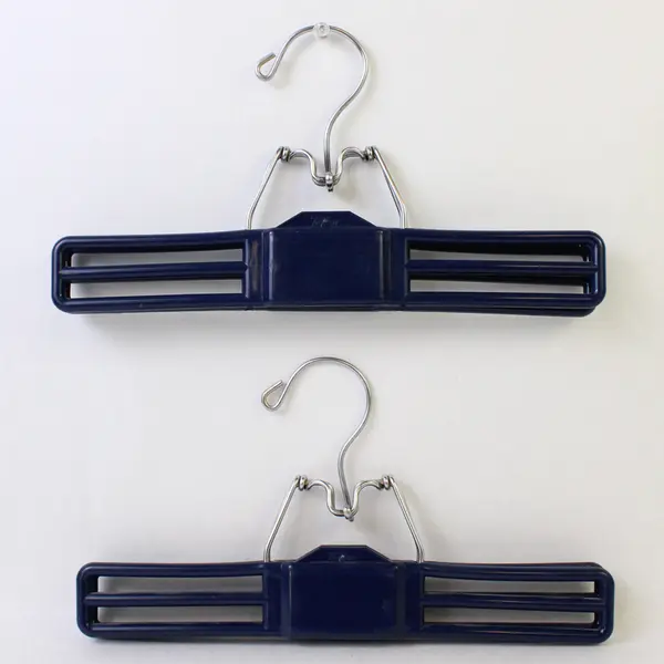 Lot of 5 Tamor Blue and White Plastic Clamp Hangers Skirts & Pants