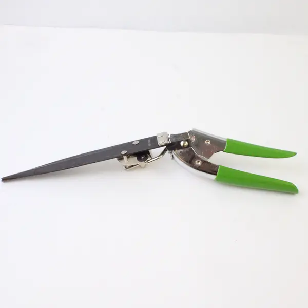 Green Thumb Swivel Grass Shears 13.5in Edging Trimmer Used Garden Tool