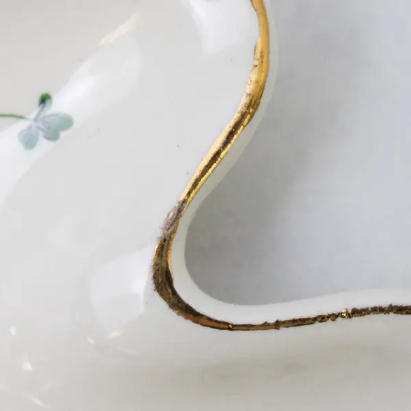 Vintage Carrigaline Pottery Co. White Clover Trinket Box Gold Trim