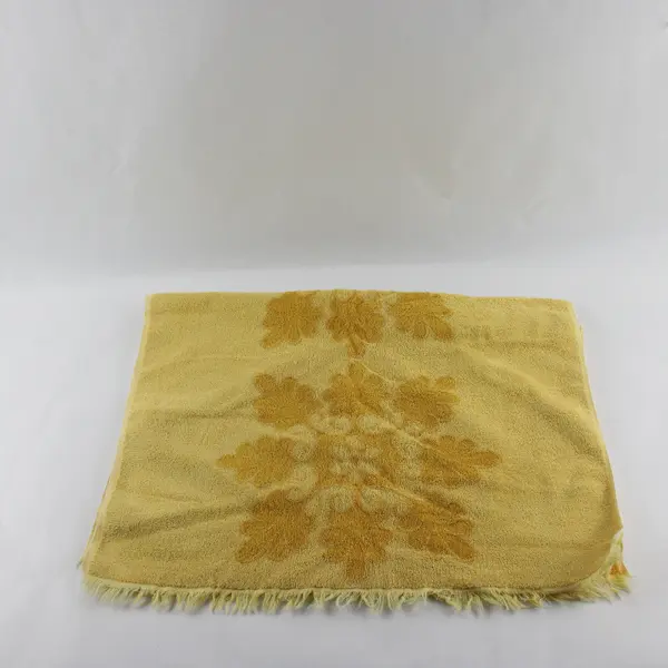 Vintage Cannon Royal Family Solid Yellow Floral Bath Towel 100% Cotton 24" x 38"