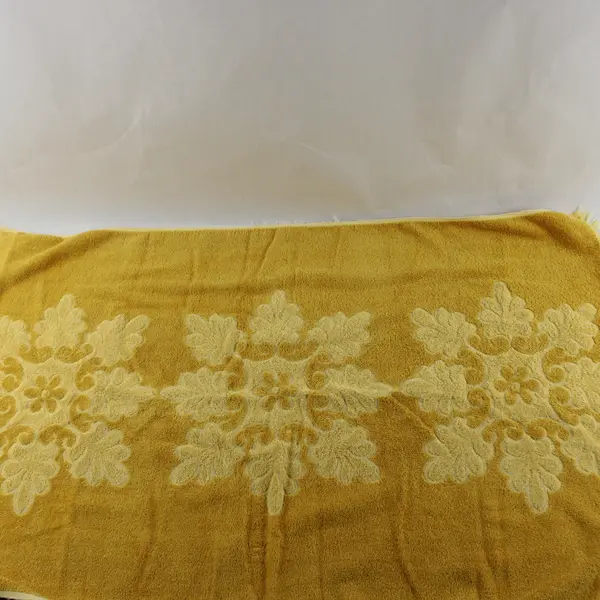 Vintage Cannon Royal Family Solid Yellow Floral Bath Towel 100% Cotton 24" x 38"