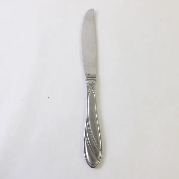 Eight Pfaltzgraff Dinner Knives in the Pattern PFF38