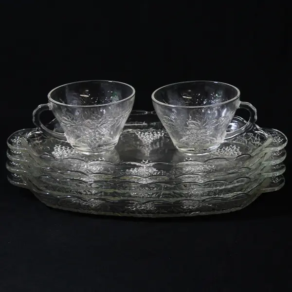 Set of 4 Anchor Hocking Grape Snack Trays 2 Cups Clear Glass