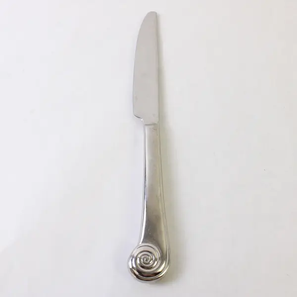 Three Reed And Barton Stainless 18/8 Handle Dinner Knives in Seashell Pattern