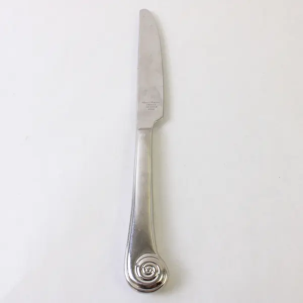 Three Reed And Barton Stainless 18/8 Handle Dinner Knives in Seashell Pattern