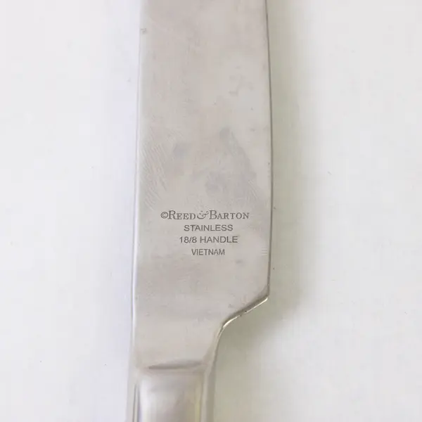 Three Reed And Barton Stainless 18/8 Handle Dinner Knives in Seashell Pattern