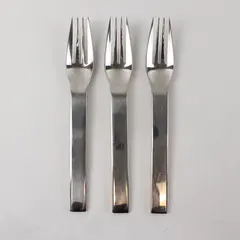 Three 18/10 Dinner Forks by Towle in the Pattern Ticket