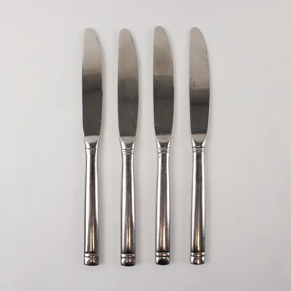 Four Stainless Dinner Knives by Towle in the Pattern Stephanie