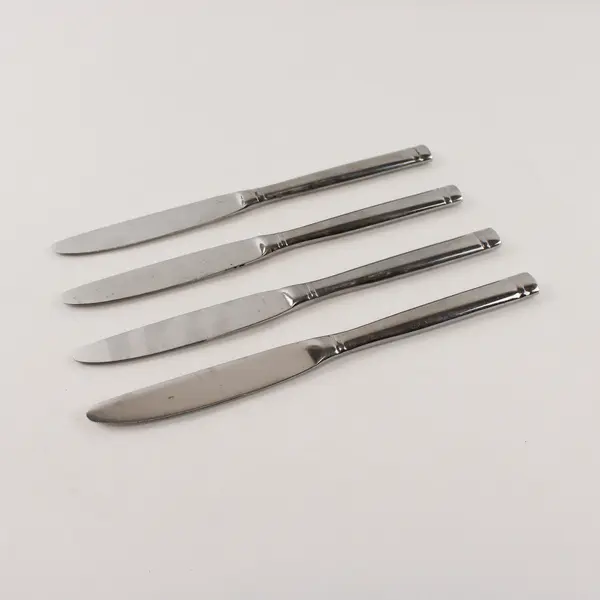 Four Stainless Dinner Knives by Towle in the Pattern Stephanie
