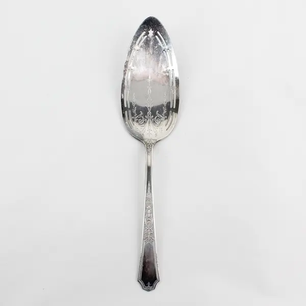Vintage 1847 Rogers Bros Silver Plated Ancestral Pierced Rim Pie Server