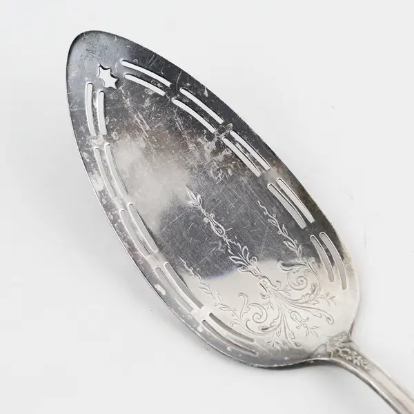 Vintage 1847 Rogers Bros Silver Plated Ancestral Pierced Rim Pie Server