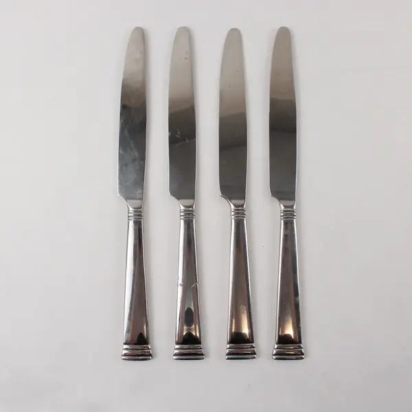 Four Dinner Knives by Towle Living Collection in the Pattern Paradise