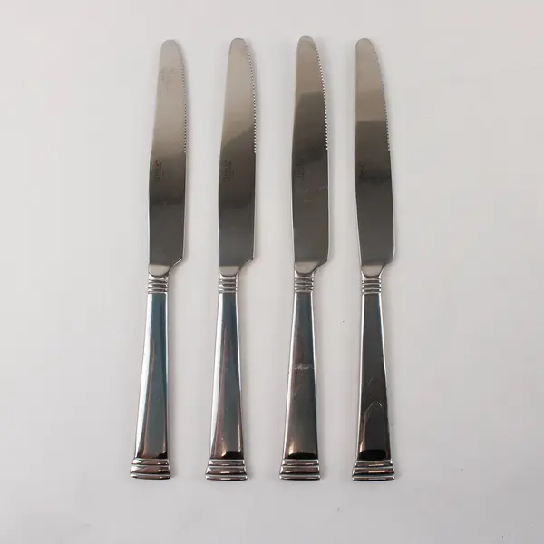 Four Dinner Knives by Towle Living Collection in the Pattern Paradise