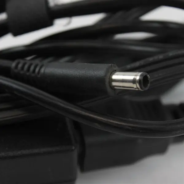 Dell 45W AC/DC Adapter Model No. LA45NM140 19.5V 2.31A