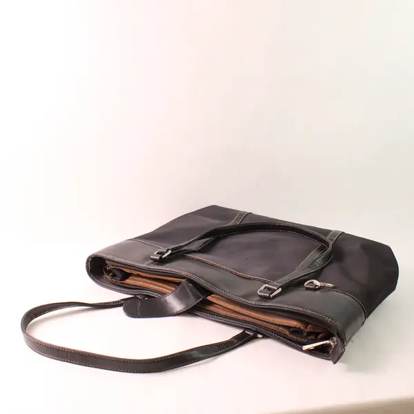 Targus Black Nylon and Faux Leather 15" Laptop Computer Deluxe Tote 