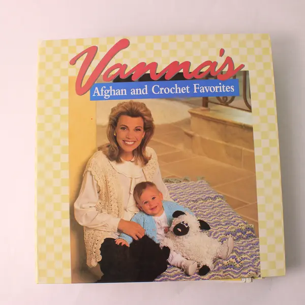 Vanna's Afghan and Crochet Favorites Vanna White 1995 HC 3-Ring Binder 