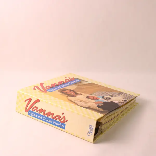 Vanna's Afghan and Crochet Favorites Vanna White 1995 HC 3-Ring Binder 