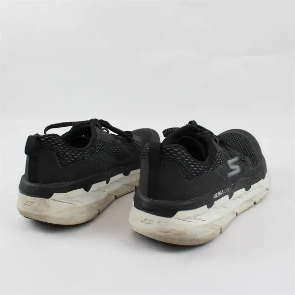 Skechers Black/White Ultra Go Max Cushioning Premier Sneakers Womens Size 9