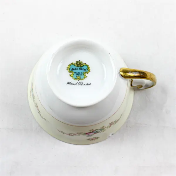 Lot of 2 Bone China Teacups Victoria C&E Daffodil & Meito Hand-Painted Gold