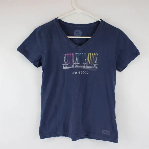 Life Is Good Beach Lounge Chair Graphic V-Neck T-Shirt Women's XS