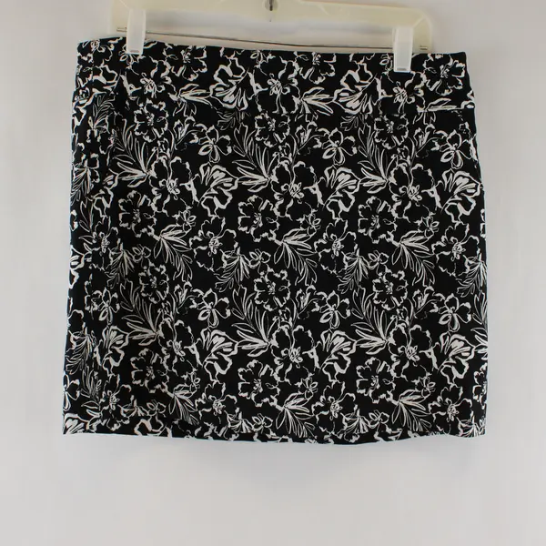 Zac & Rachel Black and White Floral Pattern Mini Pencil Skort Women's Large