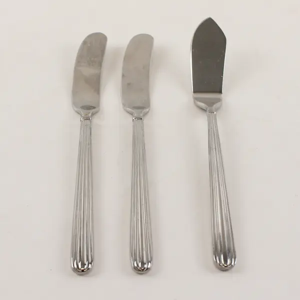 Two Individual Spreaders, One Master Butter Knife - Italian Countryside Mikasa