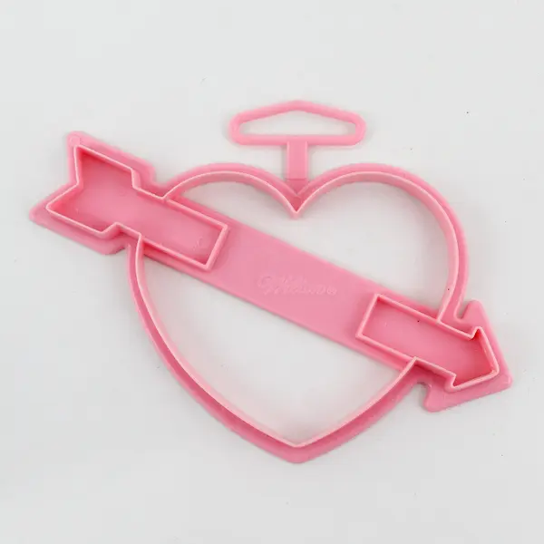 1993 VTG Wilton Love Heart with Arrow Pink Plastic Cookie Cutter 5"