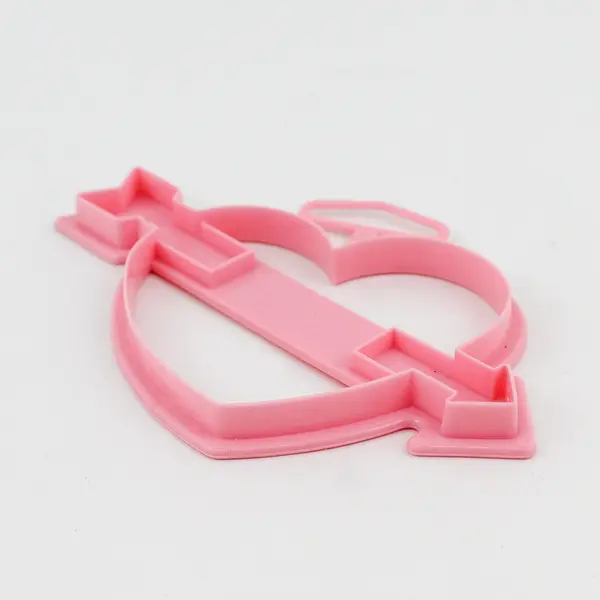 1993 VTG Wilton Love Heart with Arrow Pink Plastic Cookie Cutter 5"