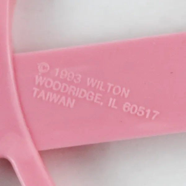 1993 VTG Wilton Love Heart with Arrow Pink Plastic Cookie Cutter 5"