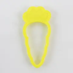 1997 VTG Wilton Carrot Yellow Plastic Cookie Cutter 4"