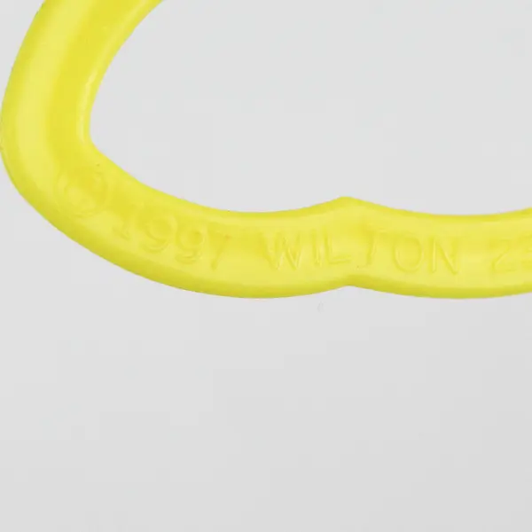 1997 VTG Wilton Carrot Yellow Plastic Cookie Cutter 4"