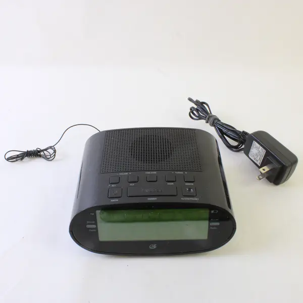 GPX C303B AM/FM Digital Alarm Clock Radio Black Tested Works