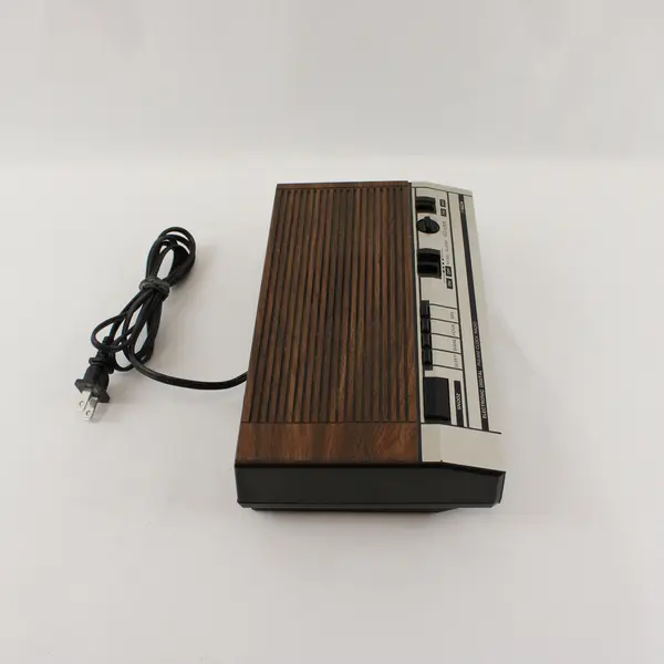 Vintage GE 7-4634 AM/FM Digital Clock Radio Woodgrain