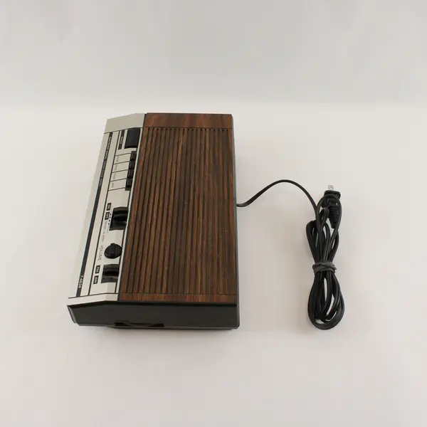 Vintage GE 7-4634 AM/FM Digital Clock Radio Woodgrain