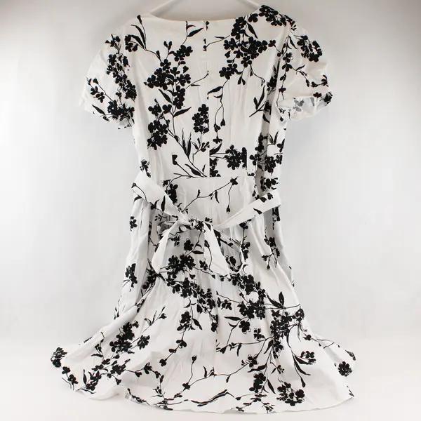 Tagunop Black and White Floral Patterned Short-Sleeved A-Line Dress Women's 3XL