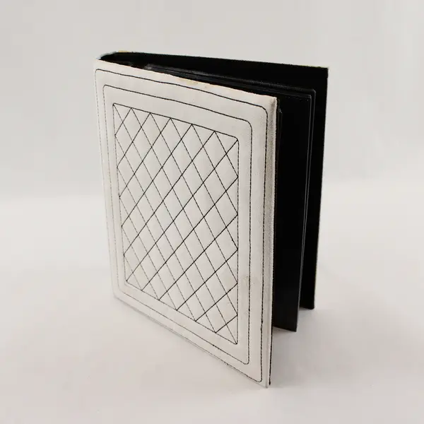 Unbranded White & Black Quilted Faux Suede 4"x6" Photo Album 200 Photo Capacity