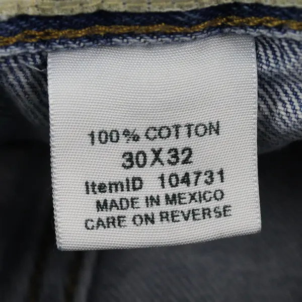 VTG LL Bean Mens 30x32 Natural Fit Straight Leg Light Wash Distressed Denim Jean