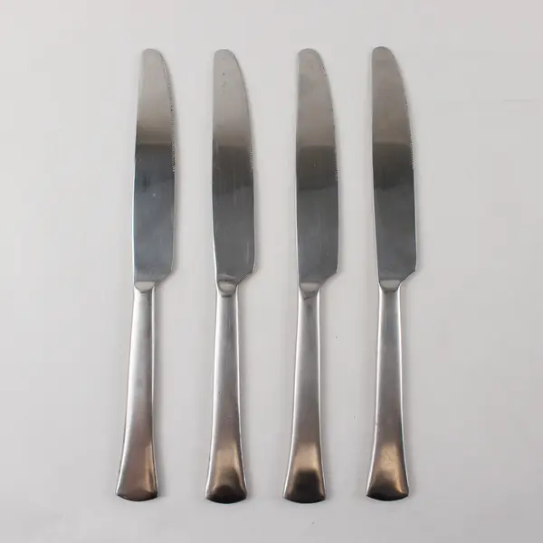 Lot of 4 Yarmouth Dinner Knives by Cuisinart Stainless Steel