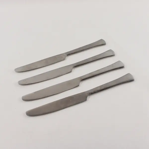 Lot of 4 Yarmouth Dinner Knives by Cuisinart Stainless Steel