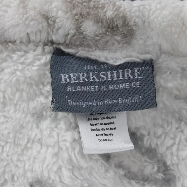 Berkshire Cream Gray Taupe Paisley Fluffy Throw Blanket 73x49 100% Polyester