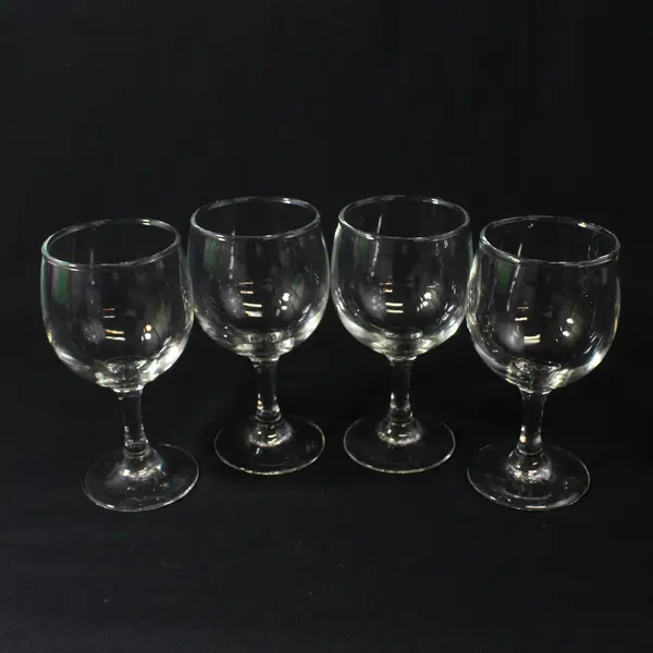 Set of 4 Unbranded Clear Glass Wine Glasses 5.75"