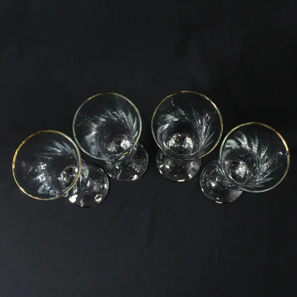 Set of 4 Optic Swirl Champagne Flutes With Gold Rims  8.5"