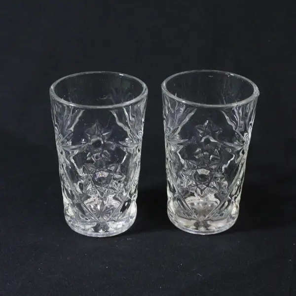 2 Anchor Hocking Early American Prescut 4 Ounce Juice Glasses 4" 