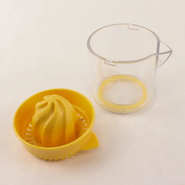 5oz Yellow Plastic Manual Fruit Juicer Compact Kitchen Tool