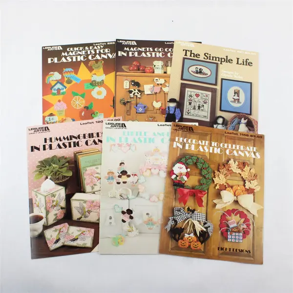 Lot of 15 Leisure Arts Craft Leaflets 1982-1989 Cross-Stitch on Plastic Canvas