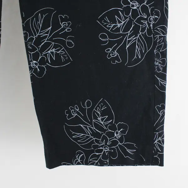 Petite Sophisticate Stretch Floral Print Dark Navy Capri Pants Women's Size 4