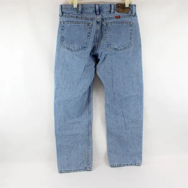 Wrangler Men’s 34x30 Light Wash Straight Leg Blue Denim Jeans 