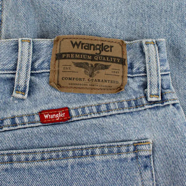 Wrangler Men’s 34x30 Light Wash Straight Leg Blue Denim Jeans 