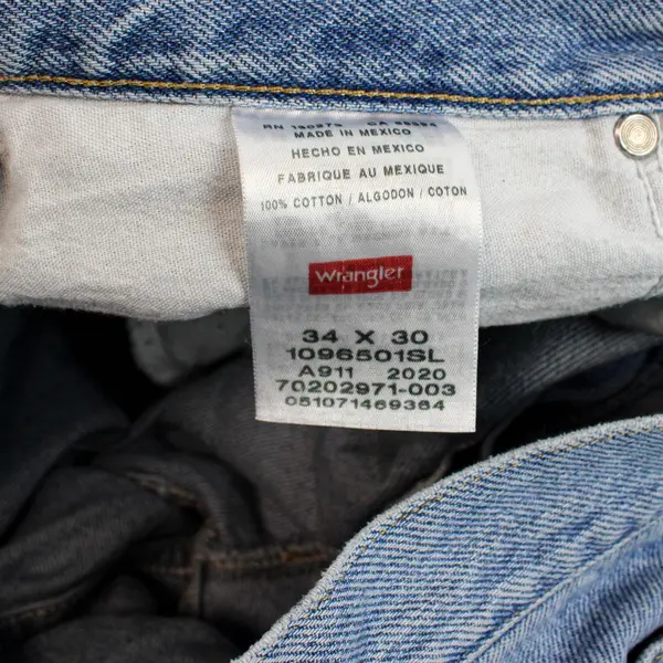 Wrangler Men’s 34x30 Light Wash Straight Leg Blue Denim Jeans 